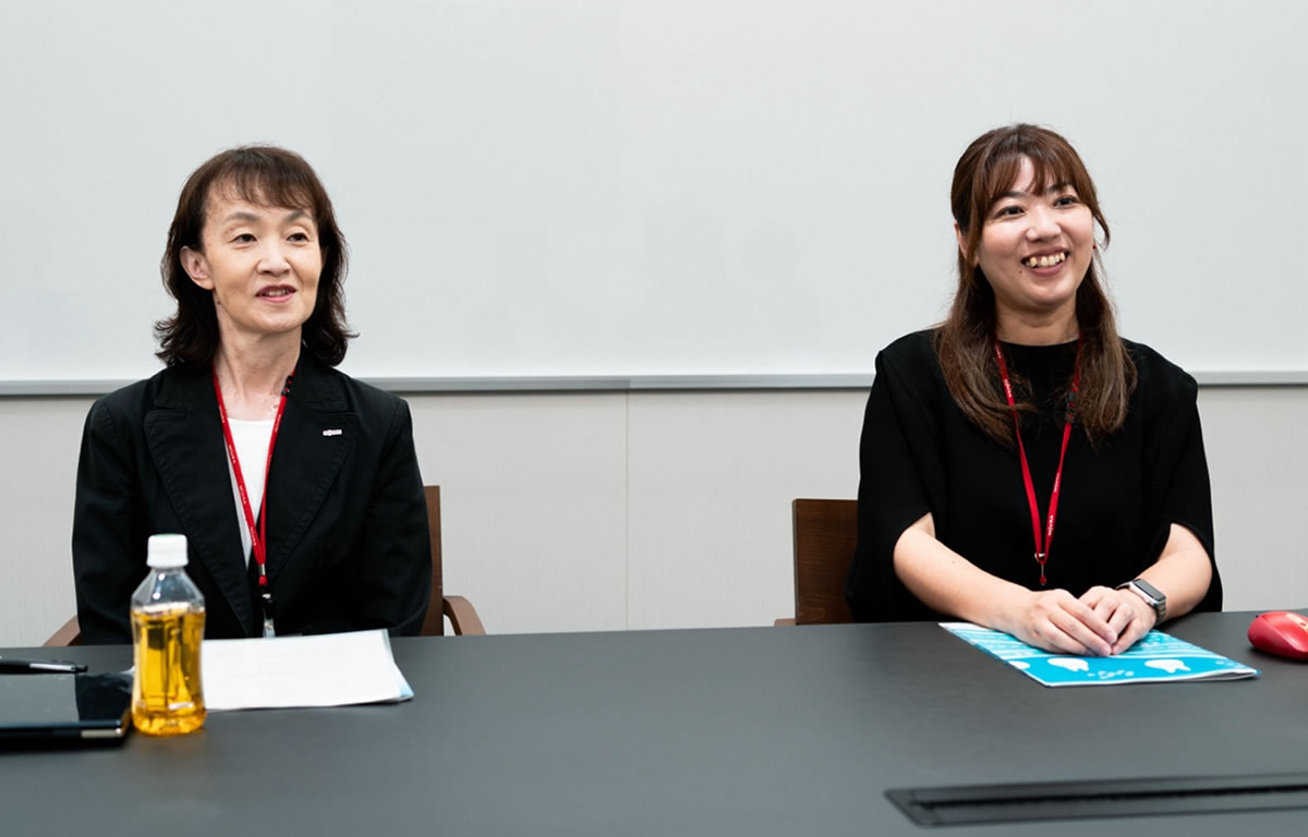 （インタビュー中の谷水さん（左）、武田さん（右））